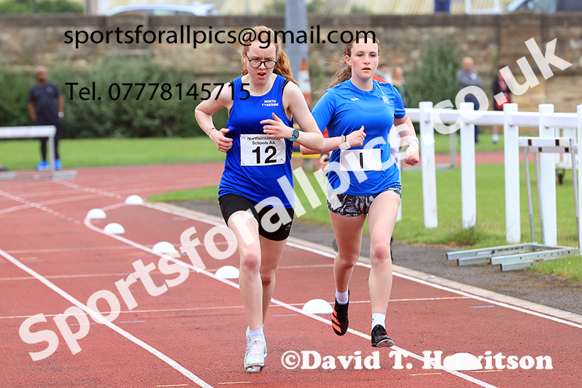 Girls 3000 metres, 2025 Northumberland Schools Track and Fields, Wentworth, Hexham. Photo: David T. Hewitson/Sports for All Pics